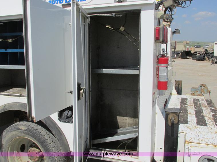 image for item A8575 2007 Ford F550 XL Super Duty service truck with crane