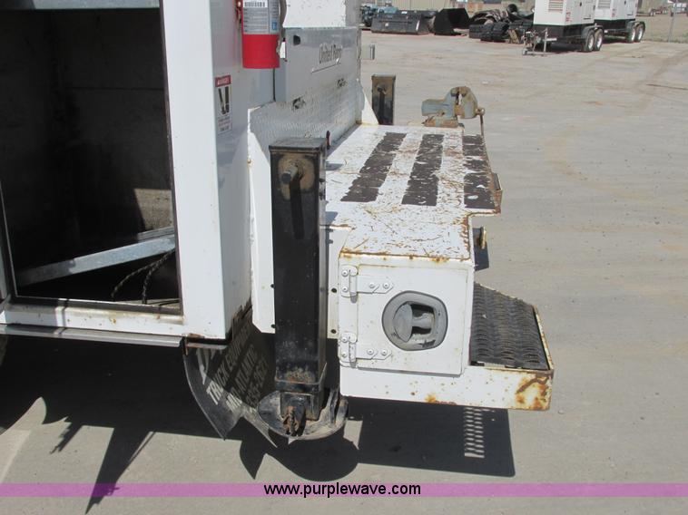 image for item A8575 2007 Ford F550 XL Super Duty service truck with crane