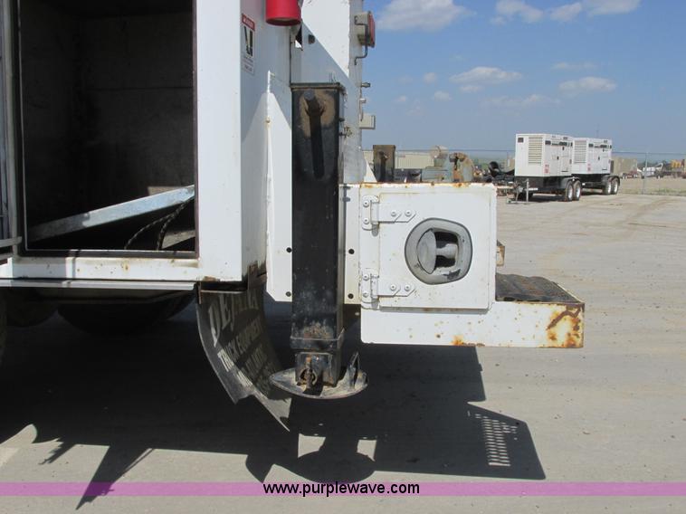 image for item A8575 2007 Ford F550 XL Super Duty service truck with crane