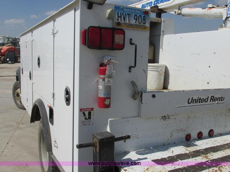 image for item A8575 2007 Ford F550 XL Super Duty service truck with crane