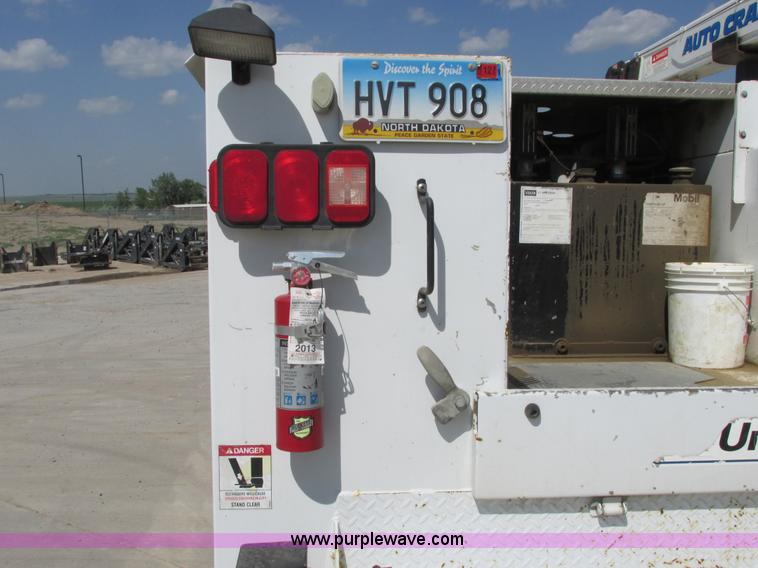 image for item A8575 2007 Ford F550 XL Super Duty service truck with crane