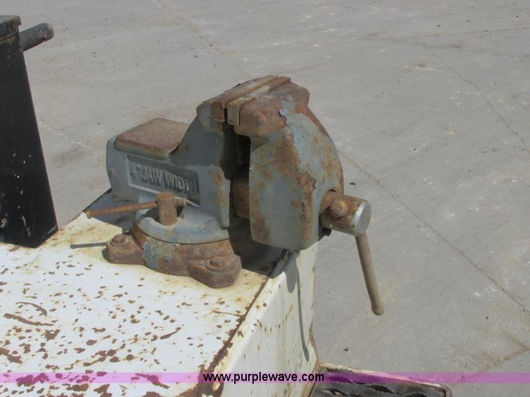 image for item A8575 2007 Ford F550 XL Super Duty service truck with crane