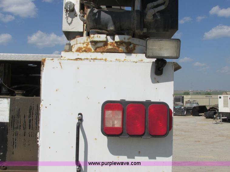 image for item A8575 2007 Ford F550 XL Super Duty service truck with crane