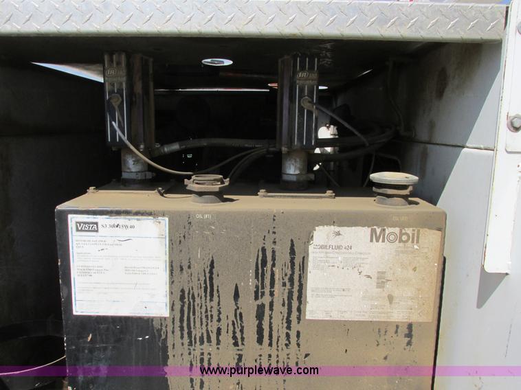 image for item A8575 2007 Ford F550 XL Super Duty service truck with crane