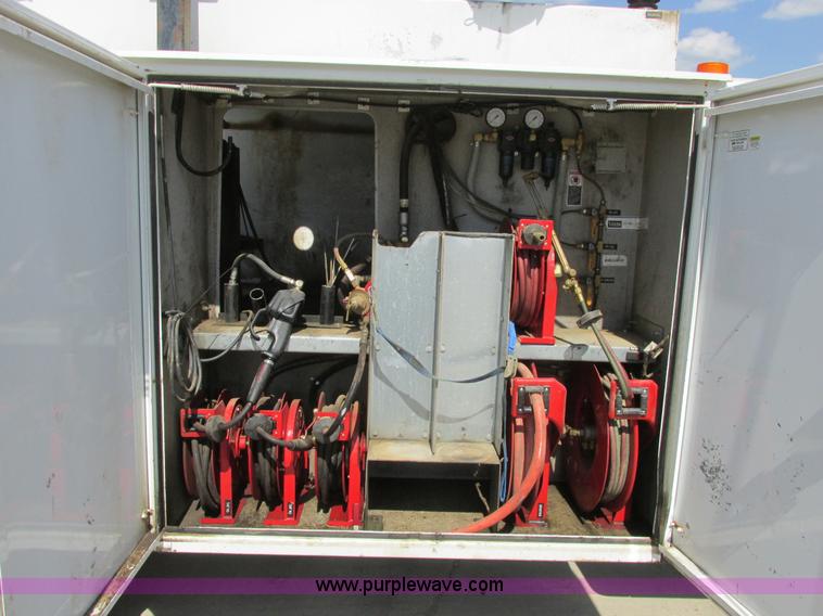 image for item A8575 2007 Ford F550 XL Super Duty service truck with crane