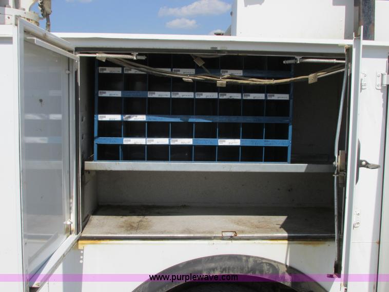 image for item A8575 2007 Ford F550 XL Super Duty service truck with crane