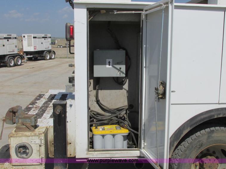 image for item A8575 2007 Ford F550 XL Super Duty service truck with crane