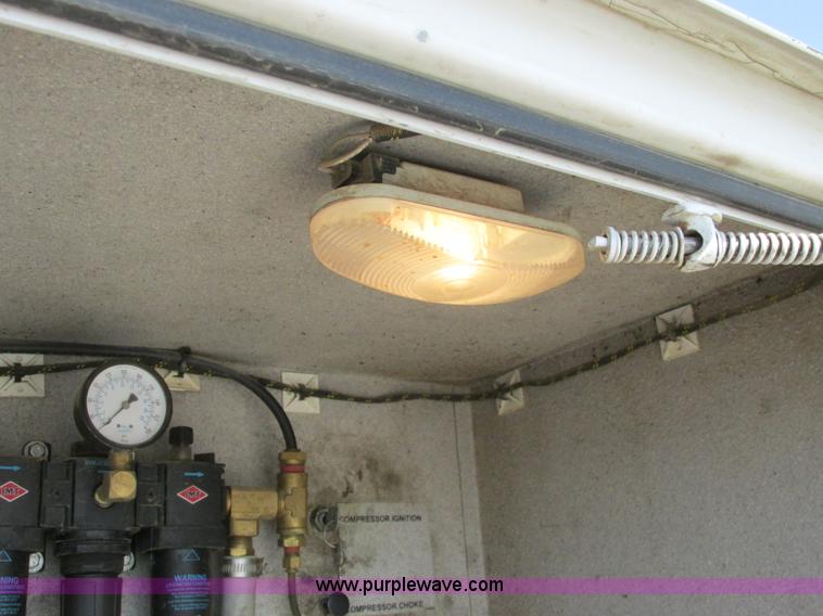 image for item A8575 2007 Ford F550 XL Super Duty service truck with crane