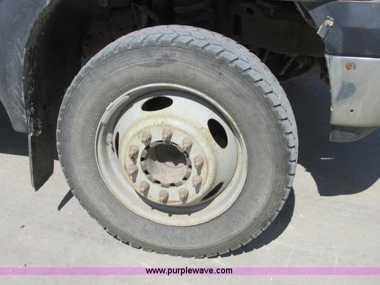 image for item A8575 2007 Ford F550 XL Super Duty service truck with crane