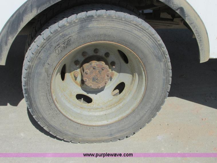 image for item A8575 2007 Ford F550 XL Super Duty service truck with crane