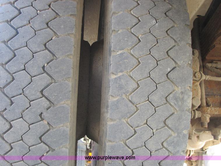 image for item A8575 2007 Ford F550 XL Super Duty service truck with crane