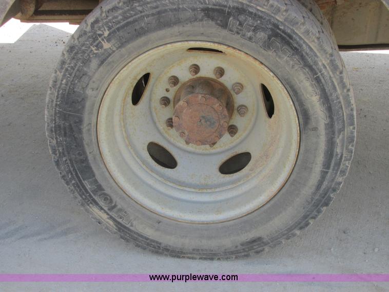 image for item A8575 2007 Ford F550 XL Super Duty service truck with crane