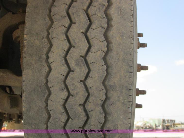 image for item A8575 2007 Ford F550 XL Super Duty service truck with crane