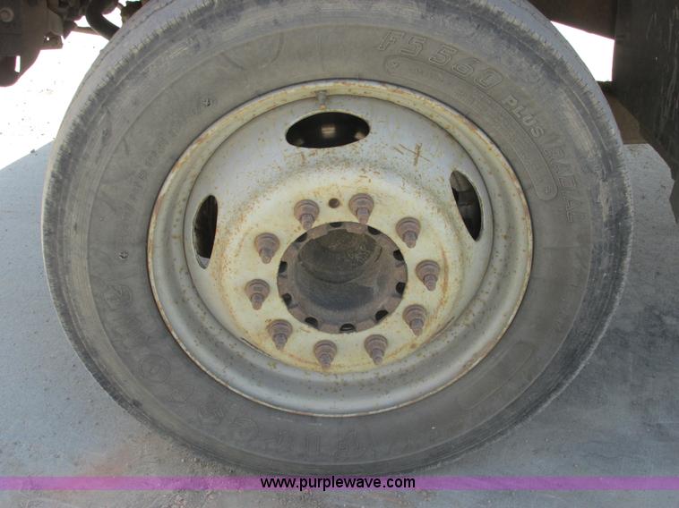 image for item A8575 2007 Ford F550 XL Super Duty service truck with crane