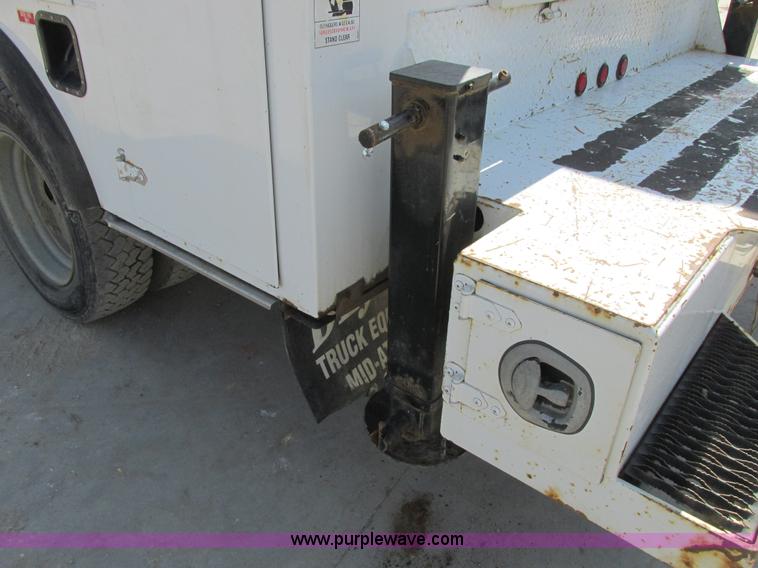 image for item A8575 2007 Ford F550 XL Super Duty service truck with crane