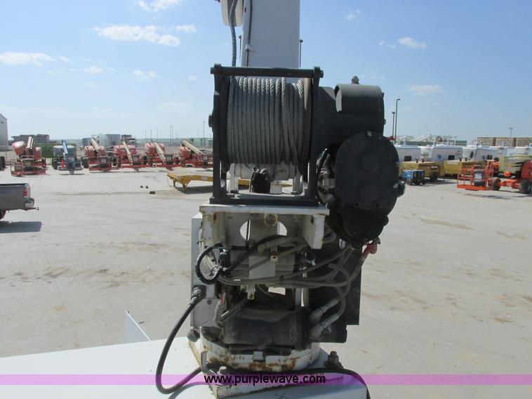 image for item A8575 2007 Ford F550 XL Super Duty service truck with crane