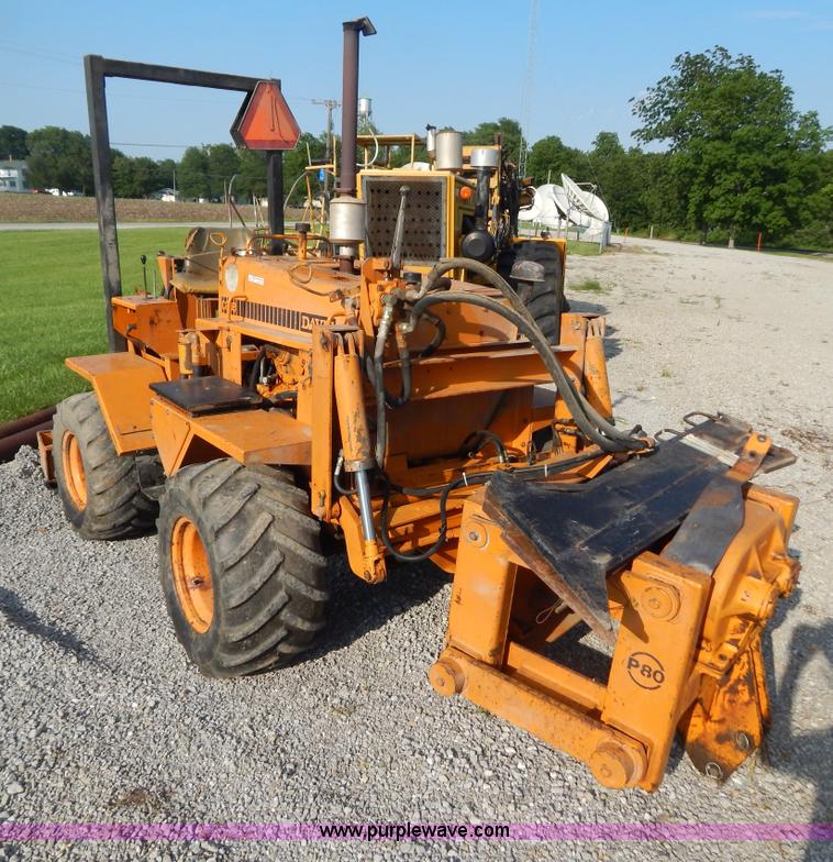 image for item AE9827 Case 70+4 articulated cable plow