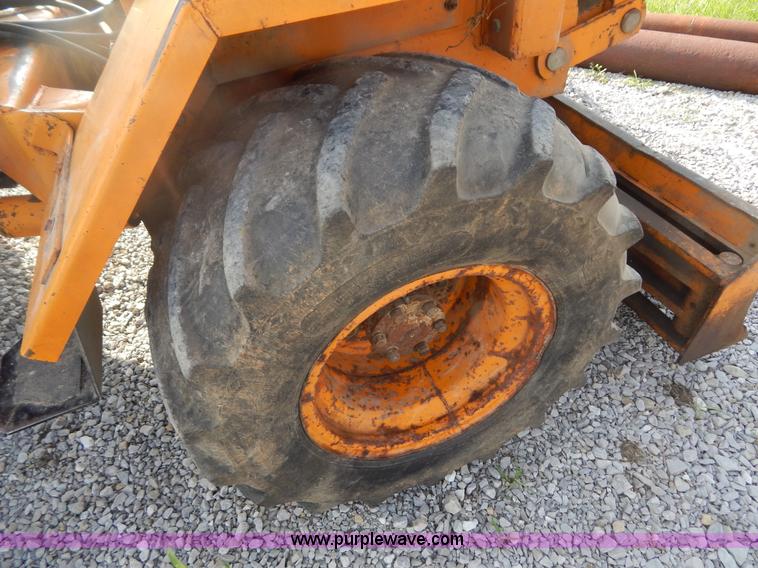 image for item AE9827 Case 70+4 articulated cable plow