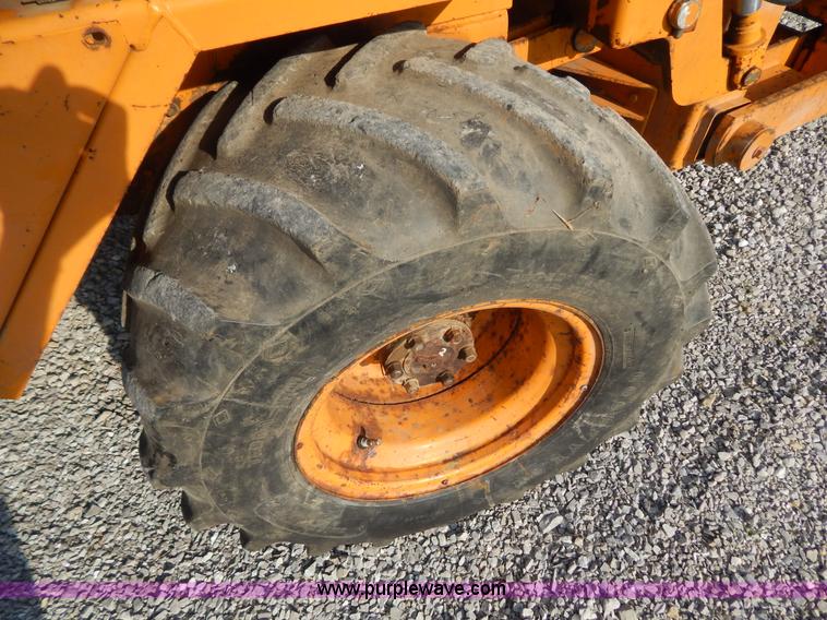 image for item AE9827 Case 70+4 articulated cable plow