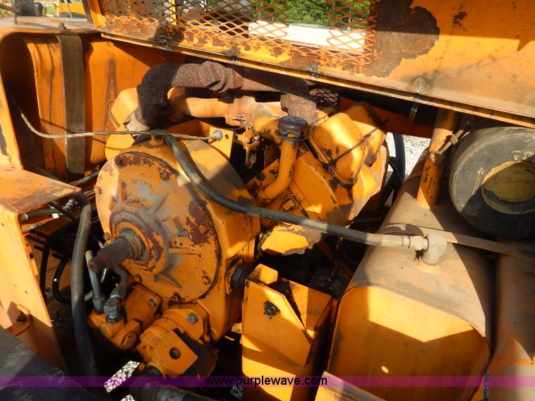 image for item AE9827 Case 70+4 articulated cable plow