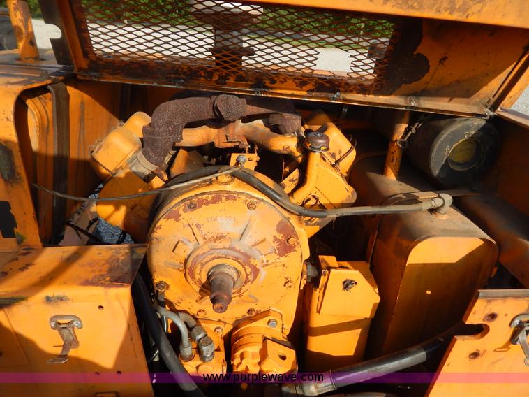 image for item AE9827 Case 70+4 articulated cable plow