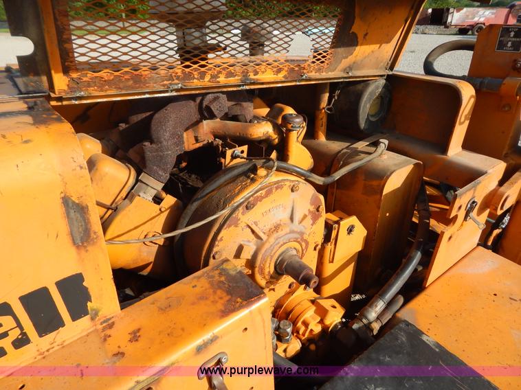 image for item AE9827 Case 70+4 articulated cable plow