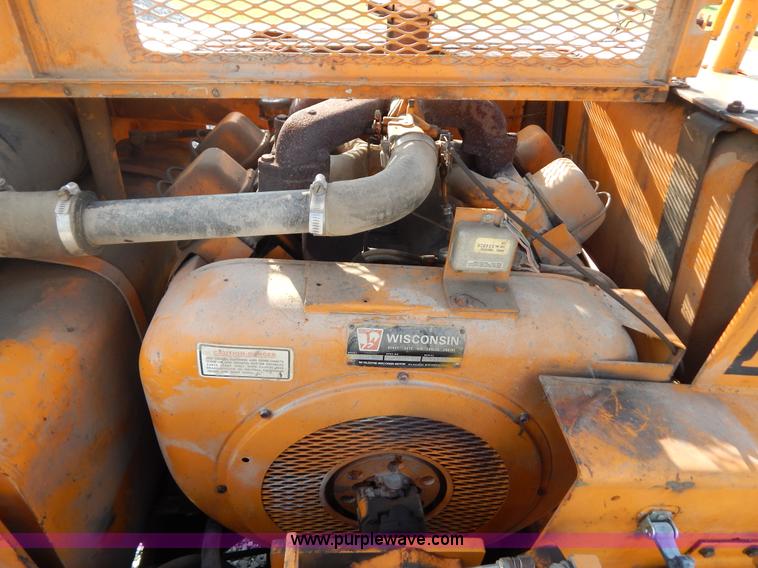 image for item AE9827 Case 70+4 articulated cable plow