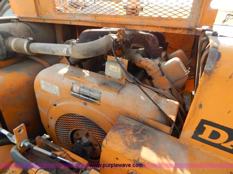 image for item AE9827 Case 70+4 articulated cable plow