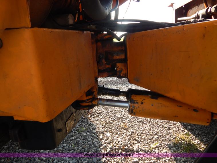 image for item AE9827 Case 70+4 articulated cable plow