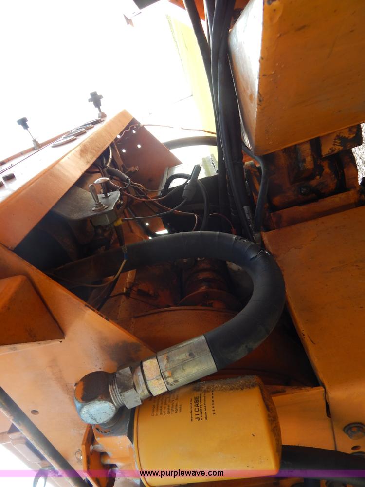 image for item AE9827 Case 70+4 articulated cable plow