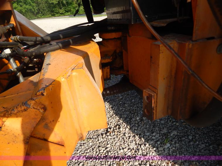 image for item AE9827 Case 70+4 articulated cable plow