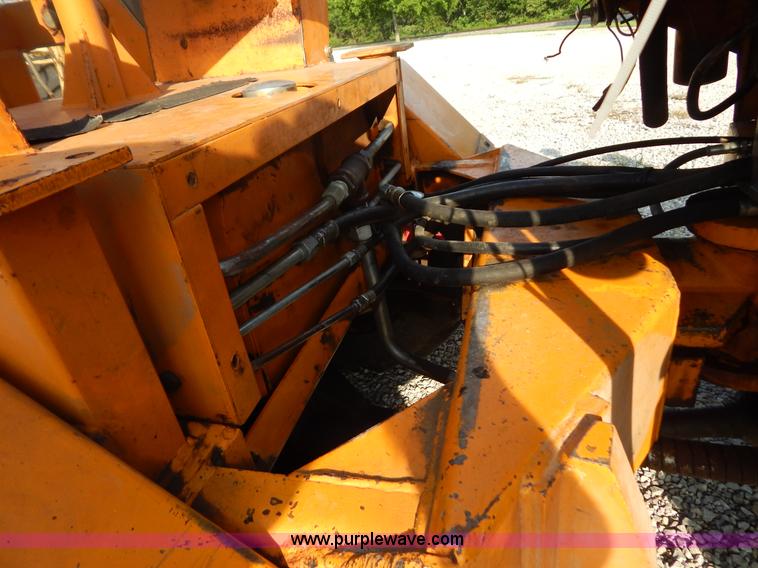 image for item AE9827 Case 70+4 articulated cable plow