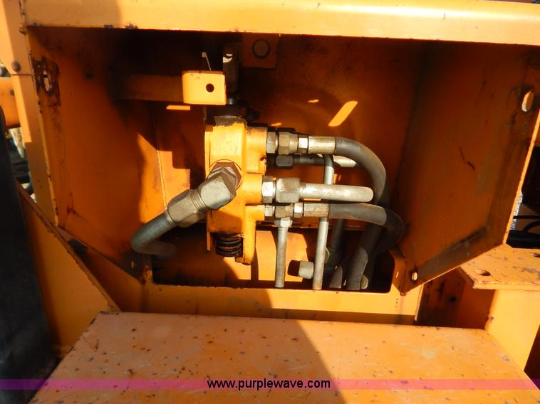 image for item AE9827 Case 70+4 articulated cable plow