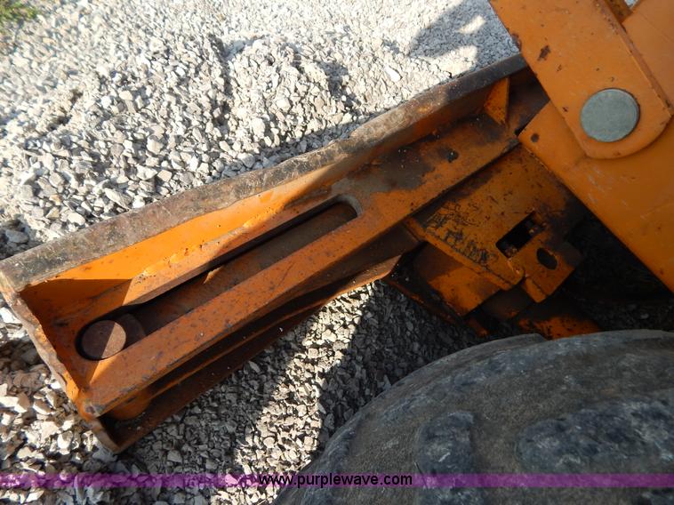 image for item AE9827 Case 70+4 articulated cable plow