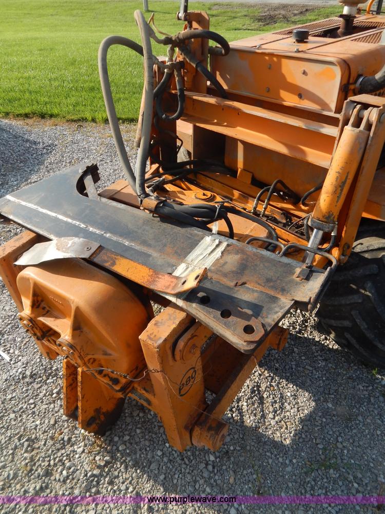 image for item AE9827 Case 70+4 articulated cable plow