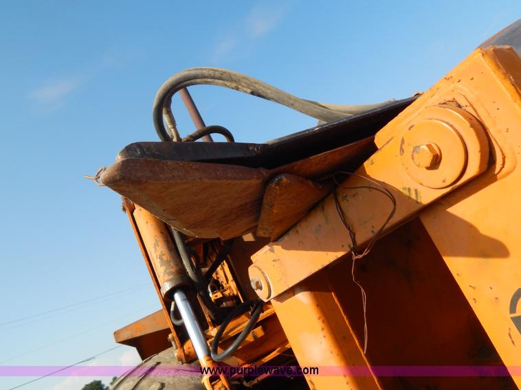 image for item AE9827 Case 70+4 articulated cable plow