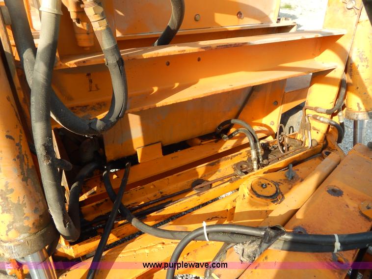 image for item AE9827 Case 70+4 articulated cable plow