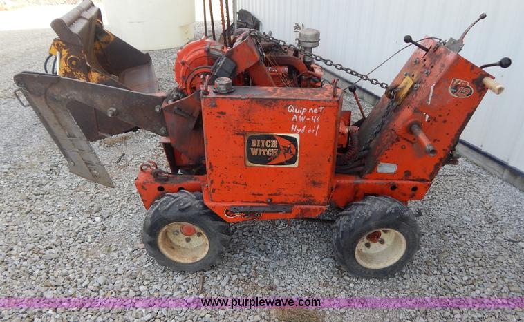 image for item AE9828 Ditch Witch VP12 cable plow