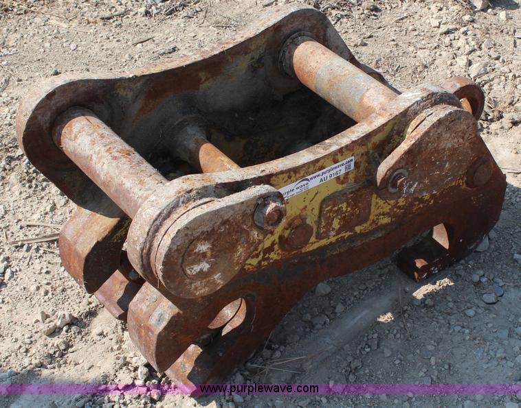 image for item AU9167 Manual excavator quick coupler