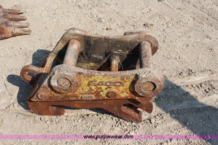 image for item AU9167 Manual excavator quick coupler