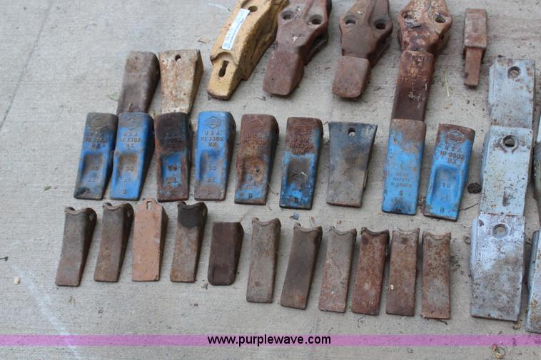 image for item AU9193 Assorted bucket teeth