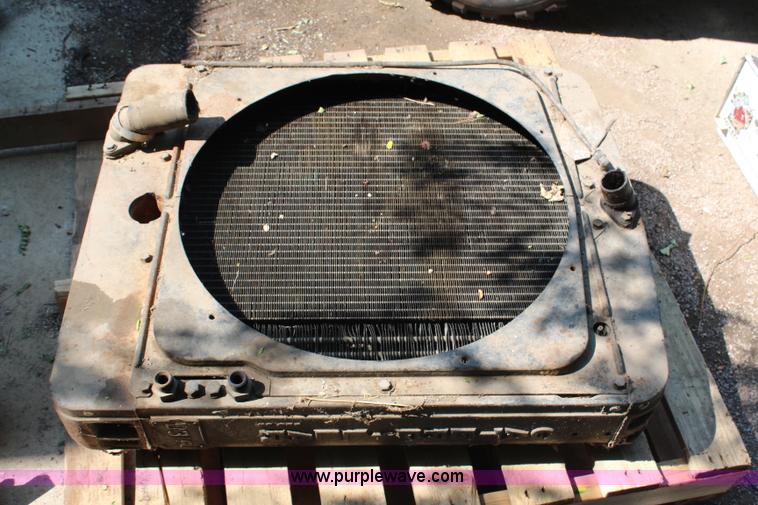 image for item AU9194 Caterpillar 318 radiator