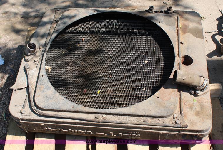 image for item AU9194 Caterpillar 318 radiator