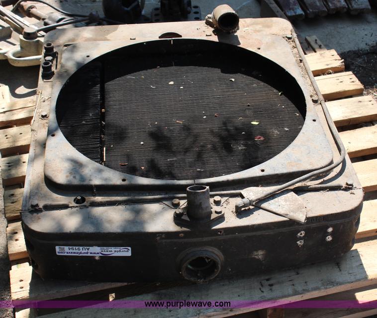 image for item AU9194 Caterpillar 318 radiator
