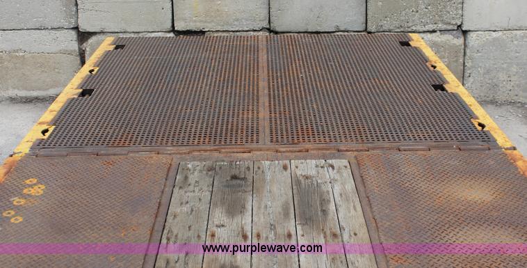 image for item D4770 2006 Trail-Eze TE80HT heavy duty hydraulic tail trailer