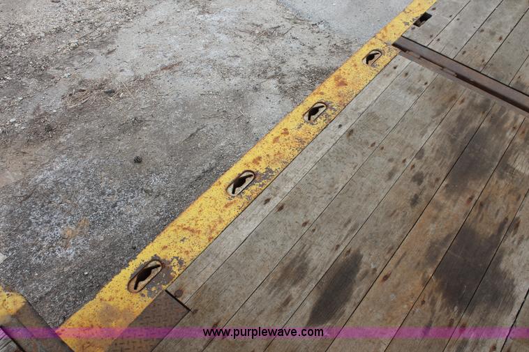 image for item D4770 2006 Trail-Eze TE80HT heavy duty hydraulic tail trailer