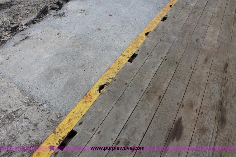 image for item D4770 2006 Trail-Eze TE80HT heavy duty hydraulic tail trailer