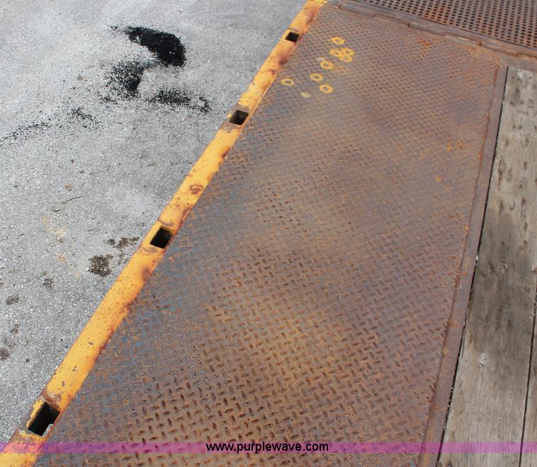 image for item D4770 2006 Trail-Eze TE80HT heavy duty hydraulic tail trailer