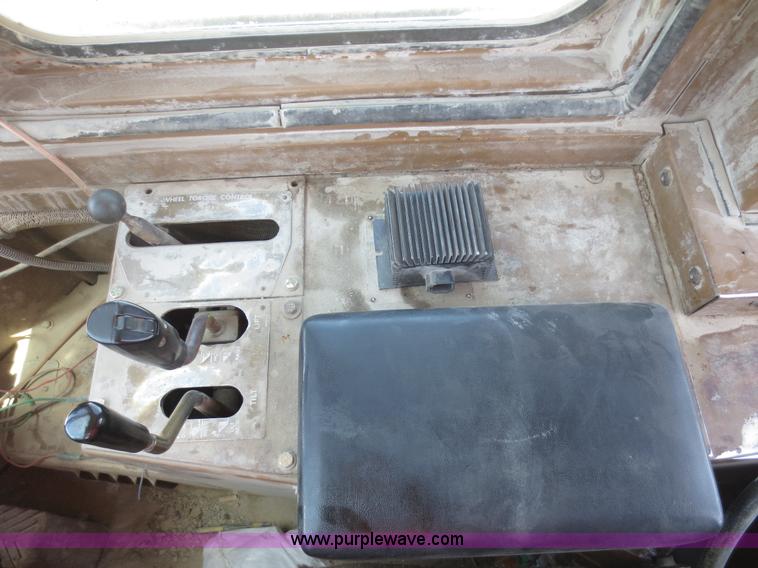 image for item D5972 1992 Caterpillar 988B wheel loader