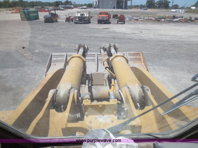 image for item D5972 1992 Caterpillar 988B wheel loader